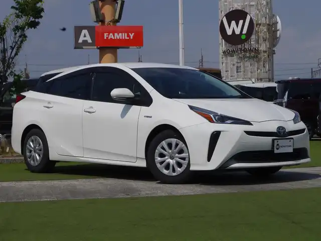 トヨタ プリウス S 千葉県 2020(令2)年 5.5万km スーパーホワイトⅡ Toyota Safety Sense/・プリクラッシュセーフティ/・レーンディパーチャーアラート/・オートハイビーム/・レーダークルーズコントロール/アイドリングストップ/社外メモリーナビ/【CD再生機能　Bluetooth接続】/革巻きステアリング/ETC/LEDヘッドライト/ウインカーミラー/純正15インチアルミホイル/サイド/カーテンエアバッグ/スマートキー