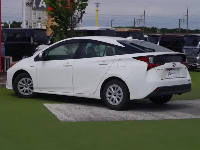 トヨタ プリウス S 千葉県 2020(令2)年 5.5万km スーパーホワイトⅡ Toyota Safety Sense/・プリクラッシュセーフティ/・レーンディパーチャーアラート/・オートハイビーム/・レーダークルーズコントロール/アイドリングストップ/社外メモリーナビ/【CD再生機能　Bluetooth接続】/革巻きステアリング/ETC/LEDヘッドライト/ウインカーミラー/純正15インチアルミホイル/サイド/カーテンエアバッグ/スマートキー