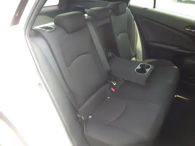 トヨタ プリウス S 千葉県 2020(令2)年 5.5万km スーパーホワイトⅡ Toyota Safety Sense/・プリクラッシュセーフティ/・レーンディパーチャーアラート/・オートハイビーム/・レーダークルーズコントロール/アイドリングストップ/社外メモリーナビ/【CD再生機能　Bluetooth接続】/革巻きステアリング/ETC/LEDヘッドライト/ウインカーミラー/純正15インチアルミホイル/サイド/カーテンエアバッグ/スマートキー