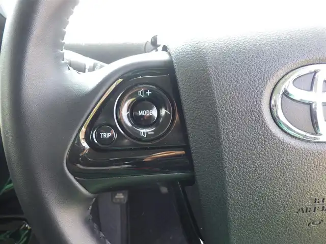 トヨタ プリウス S 千葉県 2020(令2)年 5.5万km スーパーホワイトⅡ Toyota Safety Sense/・プリクラッシュセーフティ/・レーンディパーチャーアラート/・オートハイビーム/・レーダークルーズコントロール/アイドリングストップ/社外メモリーナビ/【CD再生機能　Bluetooth接続】/革巻きステアリング/ETC/LEDヘッドライト/ウインカーミラー/純正15インチアルミホイル/サイド/カーテンエアバッグ/スマートキー