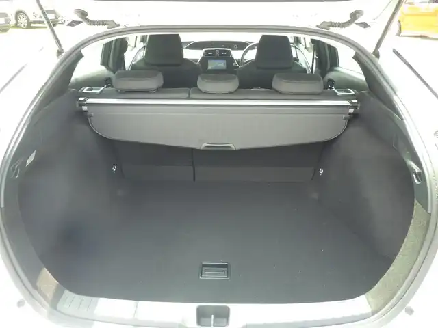 トヨタ プリウス S 千葉県 2020(令2)年 5.5万km スーパーホワイトⅡ Toyota Safety Sense/・プリクラッシュセーフティ/・レーンディパーチャーアラート/・オートハイビーム/・レーダークルーズコントロール/アイドリングストップ/社外メモリーナビ/【CD再生機能　Bluetooth接続】/革巻きステアリング/ETC/LEDヘッドライト/ウインカーミラー/純正15インチアルミホイル/サイド/カーテンエアバッグ/スマートキー