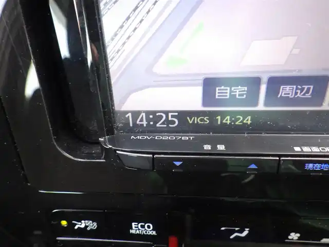 トヨタ プリウス S 千葉県 2020(令2)年 5.5万km スーパーホワイトⅡ Toyota Safety Sense/・プリクラッシュセーフティ/・レーンディパーチャーアラート/・オートハイビーム/・レーダークルーズコントロール/アイドリングストップ/社外メモリーナビ/【CD再生機能　Bluetooth接続】/革巻きステアリング/ETC/LEDヘッドライト/ウインカーミラー/純正15インチアルミホイル/サイド/カーテンエアバッグ/スマートキー