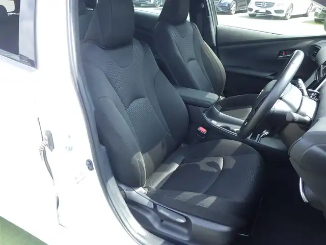 トヨタ プリウス S 千葉県 2020(令2)年 5.5万km スーパーホワイトⅡ Toyota Safety Sense/・プリクラッシュセーフティ/・レーンディパーチャーアラート/・オートハイビーム/・レーダークルーズコントロール/アイドリングストップ/社外メモリーナビ/【CD再生機能　Bluetooth接続】/革巻きステアリング/ETC/LEDヘッドライト/ウインカーミラー/純正15インチアルミホイル/サイド/カーテンエアバッグ/スマートキー