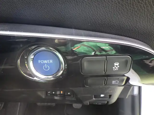 トヨタ プリウス S 千葉県 2020(令2)年 5.5万km スーパーホワイトⅡ Toyota Safety Sense/・プリクラッシュセーフティ/・レーンディパーチャーアラート/・オートハイビーム/・レーダークルーズコントロール/アイドリングストップ/社外メモリーナビ/【CD再生機能　Bluetooth接続】/革巻きステアリング/ETC/LEDヘッドライト/ウインカーミラー/純正15インチアルミホイル/サイド/カーテンエアバッグ/スマートキー