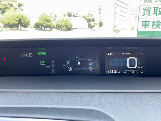 トヨタ プリウス S 大阪府 2020(令2)年 5.5万km スーパーホワイトⅡ Toyota Safety Sense/・プリクラッシュセーフティ/・レーンディパーチャーアラート/・オートハイビーム/・レーダークルーズコントロール/アイドリングストップ/社外メモリーナビ/【CD再生機能　Bluetooth接続】/革巻きステアリング/ETC/LEDヘッドライト/ウインカーミラー/純正15インチアルミホイル/サイド/カーテンエアバッグ/スマートキー