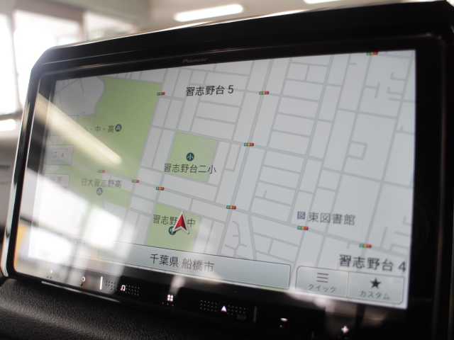 スズキ ジムニー XC 千葉県 2025(令7)年 0.1万km未満 ミディアムグレー ワンオーナー/純正9インチメモリナビ(AVIC-RQS720ZS)/フルセグＴＶ/Ｂｌｕｅｔｏｏｔｈ/AM/FM/CD/DVD/バックカメラ/LEDヘッドライト/フォグランプ/クルーズコントロール/アイドリングストップ/障害物センサー/車線逸脱警報/衝突軽減ブレーキ/前席シートヒーター/スマートキー×2/取説/保証書