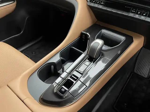 トヨタ クラウン スポーツ Z 兵庫県 2024(令6)年 1.3万km 黒 純正ナビ/フルセグ BT USB/パノラミックビューモニター/デジタルインナーミラー/レーダークルーズコントロール/プリクラッシュセーフティー/クリアランスソナー/LDA/BSM/HUD/ビルトインETC2.0/パワーバックドア/レザーシート/レザーシート/シートヒーター/ベンチレーション/パワーシート/LEDヘッドライト/オートライト/オートハイビーム/ワイヤレス充電/純正マット/ドアバイザー