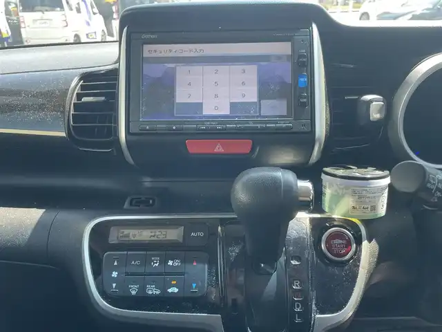 ホンダ Ｎ ＢＯＸ カスタム G SSパッケージ 和歌山県 2017(平29)年 9.6万km クリスタルブラックパール (株)IDOMが運営する【じしゃロン和歌山店】の自社ローン専用車両になります。こちらは現金またはオートローンご利用時の価格です。自社ローンご希望の方は別途その旨お申付け下さい/純正ナビ(AM/FM/CD/DVD/ワンセグ/BT)/アイドリングストップ/ETC/バックカメラ/片側パワースライド