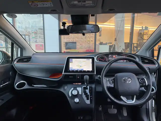 トヨタ シエンタ G セーフティエディションⅡ 千葉県 2020(令2)年 1.2万km ホワイトパールクリスタルシャイン 純正9インチナビ/(フルセグTV/BT/CD/DVD/FM/AM)/バックカメラ/前後ドライブレコーダー/衝突被害軽減システム/車線逸脱警報/両側パワースライドドア/横滑り防止装置/ビルトインETC/アイドリングストップ/LEDヘッドライト/オートライト/ウィンカーミラー/電動格納ミラー/シートリフター/プッシュスタート/スマートキー/フロアマット/ドアバイザー/スペアキー