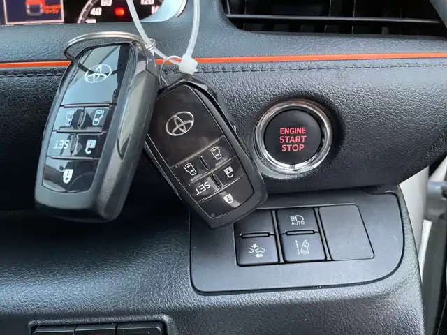トヨタ シエンタ G セーフティエディションⅡ 千葉県 2020(令2)年 1.2万km ホワイトパールクリスタルシャイン 純正9インチナビ/(フルセグTV/BT/CD/DVD/FM/AM)/バックカメラ/前後ドライブレコーダー/衝突被害軽減システム/車線逸脱警報/両側パワースライドドア/横滑り防止装置/ビルトインETC/アイドリングストップ/LEDヘッドライト/オートライト/ウィンカーミラー/電動格納ミラー/シートリフター/プッシュスタート/スマートキー/フロアマット/ドアバイザー/スペアキー