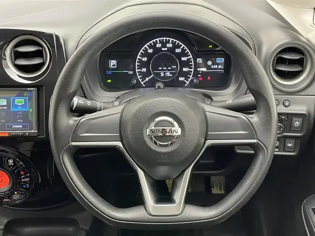 日産 ノート e－パワー X 愛知県 2019(令1)年 5.4万km ブリリアントホワイトパール 純正ナビ　全方位カメラ　禁煙車　デジタルインナーミラー　コーナーセンサー　エマージェンシーブレーキ　衝突軽減　車線逸脱　オートライト　ＥＴＣ　ＵＳＢ　Ｂｌｕｅｔｏｏｔｈ　プッシュスタート　純正アルミ