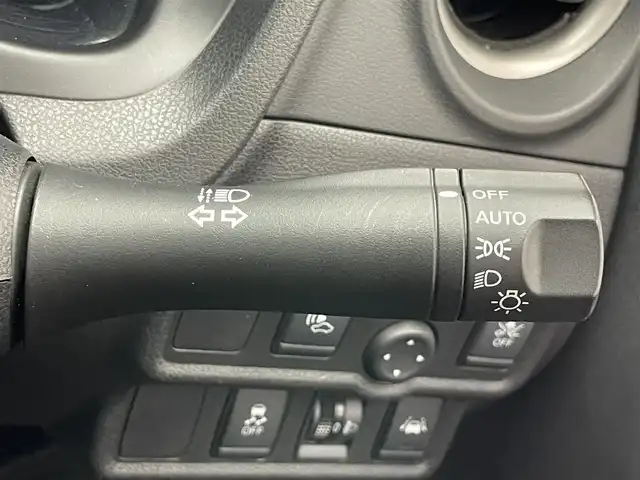 日産 ノート e－パワー X 愛知県 2019(令1)年 5.4万km ブリリアントホワイトパール 純正ナビ　全方位カメラ　禁煙車　デジタルインナーミラー　コーナーセンサー　エマージェンシーブレーキ　衝突軽減　車線逸脱　オートライト　ＥＴＣ　ＵＳＢ　Ｂｌｕｅｔｏｏｔｈ　プッシュスタート　純正アルミ