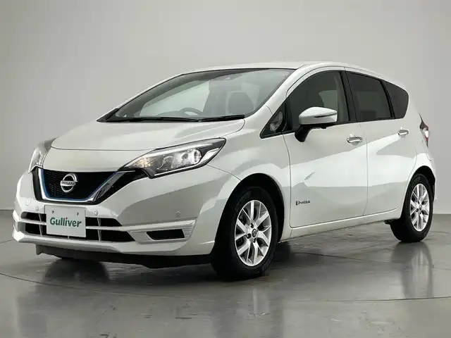 日産 ノート e－パワー X 愛知県 2019(令1)年 5.4万km ブリリアントホワイトパール 純正ナビ　全方位カメラ　禁煙車　デジタルインナーミラー　コーナーセンサー　エマージェンシーブレーキ　衝突軽減　車線逸脱　オートライト　ＥＴＣ　ＵＳＢ　Ｂｌｕｅｔｏｏｔｈ　プッシュスタート　純正アルミ