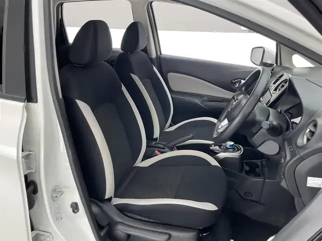 日産 ノート e－パワー X 愛知県 2019(令1)年 5.4万km ブリリアントホワイトパール 純正ナビ　全方位カメラ　禁煙車　デジタルインナーミラー　コーナーセンサー　エマージェンシーブレーキ　衝突軽減　車線逸脱　オートライト　ＥＴＣ　ＵＳＢ　Ｂｌｕｅｔｏｏｔｈ　プッシュスタート　純正アルミ