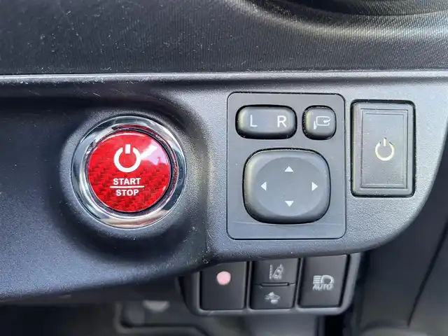 トヨタ アクア G 三重県 2018(平30)年 4.4万km ブラックマイカ 純正ナビ(Bluetooth/CD/DVD/AM/FM/地デジTV/SD)/バックカメラ/ETC/ドライブレコーダー(前)/クルーズコントロール/オプション15インチアルミホイール/セーフティセンス（プリクラッシュセーフティシステム/レーンディパーチャーアラート/オートマチックヒビーム）/スマートエントリー/スタートシステム/スペアキー/ステアリングスイッチ/プライバシーガラス/ディープブラウン合革巻きインパネ加飾/ピアノブラック吹出口加飾/メッキエアコン吹き出し口リング/デジタルメーター/TFTカラーマルチインフォメーションディスプレイ/ピアノブラック加飾付ステアリング/チルト/テレスコピックステアリング/オートエアコン/バニティミラー（運転席　助手席）/ディープブラウンスエード調ファブリックシート/アームレスト