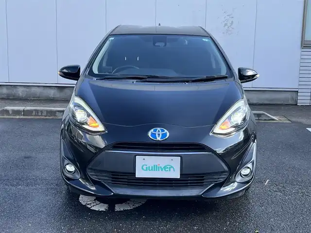 トヨタ アクア G 三重県 2018(平30)年 4.4万km ブラックマイカ 純正ナビ(Bluetooth/CD/DVD/AM/FM/地デジTV/SD)/バックカメラ/ETC/ドライブレコーダー(前)/クルーズコントロール/オプション15インチアルミホイール/セーフティセンス（プリクラッシュセーフティシステム/レーンディパーチャーアラート/オートマチックヒビーム）/スマートエントリー/スタートシステム/スペアキー/ステアリングスイッチ/プライバシーガラス/ディープブラウン合革巻きインパネ加飾/ピアノブラック吹出口加飾/メッキエアコン吹き出し口リング/デジタルメーター/TFTカラーマルチインフォメーションディスプレイ/ピアノブラック加飾付ステアリング/チルト/テレスコピックステアリング/オートエアコン/バニティミラー（運転席　助手席）/ディープブラウンスエード調ファブリックシート/アームレスト