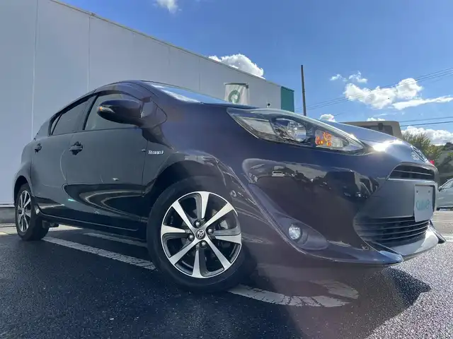 トヨタ アクア G 三重県 2018(平30)年 4.4万km ブラックマイカ 純正ナビ(Bluetooth/CD/DVD/AM/FM/地デジTV/SD)/バックカメラ/ETC/ドライブレコーダー(前)/クルーズコントロール/オプション15インチアルミホイール/セーフティセンス（プリクラッシュセーフティシステム/レーンディパーチャーアラート/オートマチックヒビーム）/スマートエントリー/スタートシステム/スペアキー/ステアリングスイッチ/プライバシーガラス/ディープブラウン合革巻きインパネ加飾/ピアノブラック吹出口加飾/メッキエアコン吹き出し口リング/デジタルメーター/TFTカラーマルチインフォメーションディスプレイ/ピアノブラック加飾付ステアリング/チルト/テレスコピックステアリング/オートエアコン/バニティミラー（運転席　助手席）/ディープブラウンスエード調ファブリックシート/アームレスト