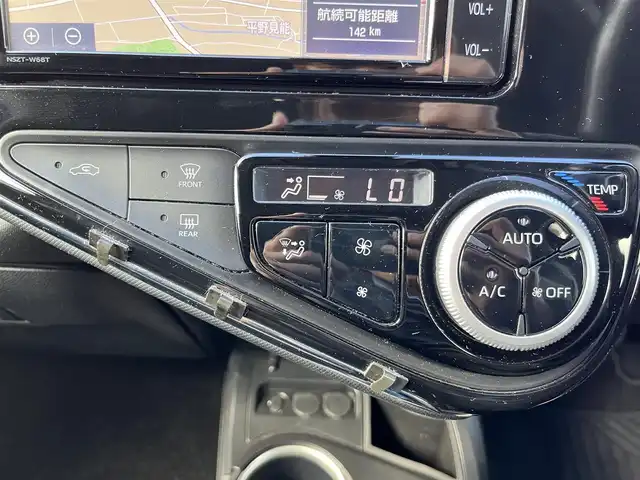 トヨタ アクア G 三重県 2018(平30)年 4.4万km ブラックマイカ 純正ナビ(Bluetooth/CD/DVD/AM/FM/地デジTV/SD)/バックカメラ/ETC/ドライブレコーダー(前)/クルーズコントロール/オプション15インチアルミホイール/セーフティセンス（プリクラッシュセーフティシステム/レーンディパーチャーアラート/オートマチックヒビーム）/スマートエントリー/スタートシステム/スペアキー/ステアリングスイッチ/プライバシーガラス/ディープブラウン合革巻きインパネ加飾/ピアノブラック吹出口加飾/メッキエアコン吹き出し口リング/デジタルメーター/TFTカラーマルチインフォメーションディスプレイ/ピアノブラック加飾付ステアリング/チルト/テレスコピックステアリング/オートエアコン/バニティミラー（運転席　助手席）/ディープブラウンスエード調ファブリックシート/アームレスト