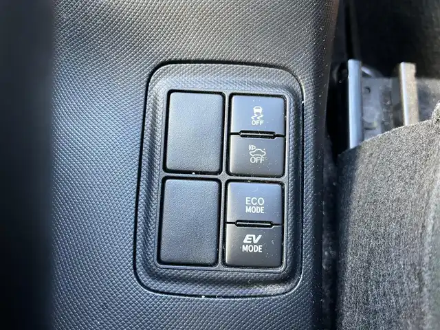 トヨタ アクア G 三重県 2018(平30)年 4.4万km ブラックマイカ 純正ナビ(Bluetooth/CD/DVD/AM/FM/地デジTV/SD)/バックカメラ/ETC/ドライブレコーダー(前)/クルーズコントロール/オプション15インチアルミホイール/セーフティセンス（プリクラッシュセーフティシステム/レーンディパーチャーアラート/オートマチックヒビーム）/スマートエントリー/スタートシステム/スペアキー/ステアリングスイッチ/プライバシーガラス/ディープブラウン合革巻きインパネ加飾/ピアノブラック吹出口加飾/メッキエアコン吹き出し口リング/デジタルメーター/TFTカラーマルチインフォメーションディスプレイ/ピアノブラック加飾付ステアリング/チルト/テレスコピックステアリング/オートエアコン/バニティミラー（運転席　助手席）/ディープブラウンスエード調ファブリックシート/アームレスト