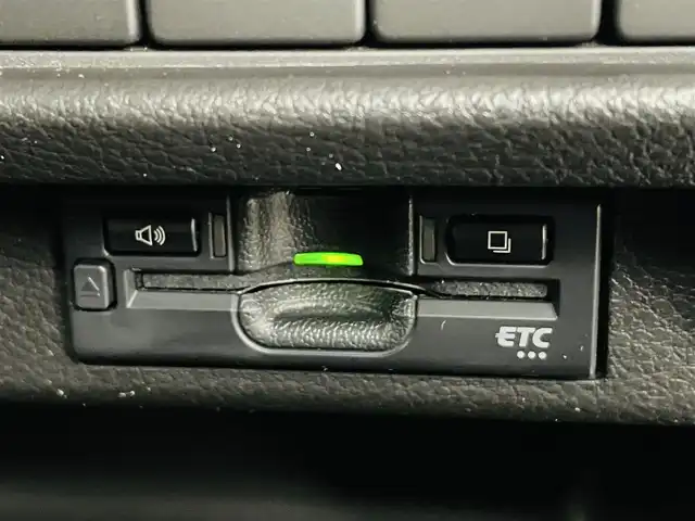 スズキ クロスビー HYBRID MV 福島県 2021(令3)年 3.4万km ピュアホワイトP スズキセーフティサポート/・デュアルカメラブレーキサポート/・誤発進抑制機能/・車線維持支援機能/・ふらつき警報機能/・全車速追従機能付クルーズコントロール/・先行車発進お知らせ機能/・横滑り防止装置/・クリアランスソナー/・標識認識機能/・ハイビームアシスト/ターボ/純正８インチＳＤナビ（CN-RZ865）/・フルセグＴＶ/・ＣＤ／ＤＶＤ/・Bluetooth/・ＵＳＢ/・SD/・全方位カメラ/・ビルトインＥＴＣ/・ステアリングスイッチ/・パドルシフト/シートヒーター/純正ホイール/純正フロアマット/オートライト/前後ドライブレコーダー/スマートキー/プッシュスタート/スペアキー/アイドリングストップ