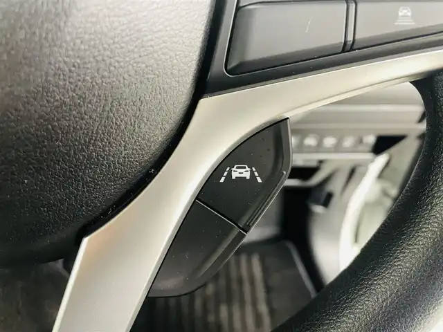 スズキ クロスビー HYBRID MV 福島県 2021(令3)年 3.4万km ピュアホワイトP スズキセーフティサポート/・デュアルカメラブレーキサポート/・誤発進抑制機能/・車線維持支援機能/・ふらつき警報機能/・全車速追従機能付クルーズコントロール/・先行車発進お知らせ機能/・横滑り防止装置/・クリアランスソナー/・標識認識機能/・ハイビームアシスト/ターボ/純正８インチＳＤナビ（CN-RZ865）/・フルセグＴＶ/・ＣＤ／ＤＶＤ/・Bluetooth/・ＵＳＢ/・SD/・全方位カメラ/・ビルトインＥＴＣ/・ステアリングスイッチ/・パドルシフト/シートヒーター/純正ホイール/純正フロアマット/オートライト/前後ドライブレコーダー/スマートキー/プッシュスタート/スペアキー/アイドリングストップ