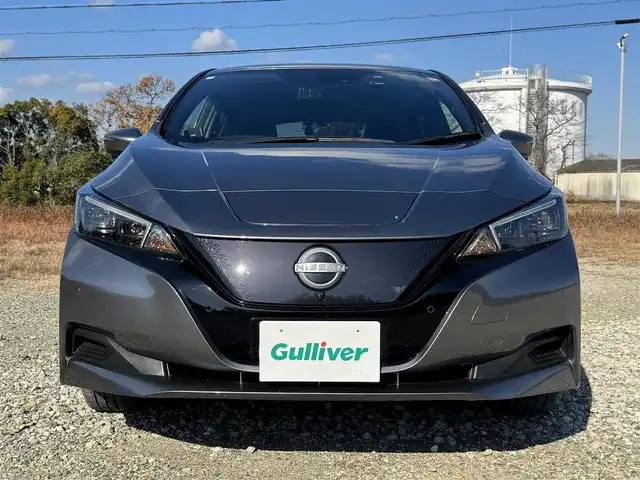 日産 リーフ X Vセレクション 兵庫県 2022(令4)年 1.7万km ダークメタルグレー 純正ナビ/アラウンドビューモニター/インテリジェントルームミラー/フルセグTV/Bluetooth接続可/プロパイロット/ふらつき警報/充電ケーブル有/全席シートヒーター/ビルトインETC2.0/ドライブレコーダー前後別タイプ