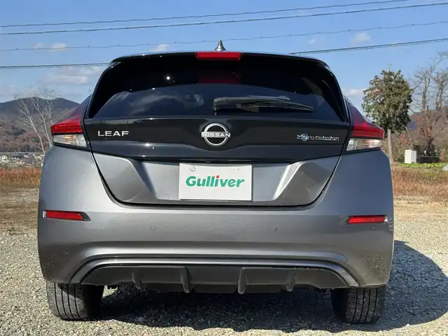 日産 リーフ X Vセレクション 兵庫県 2022(令4)年 1.7万km ダークメタルグレー 純正ナビ/アラウンドビューモニター/インテリジェントルームミラー/フルセグTV/Bluetooth接続可/プロパイロット/ふらつき警報/充電ケーブル有/全席シートヒーター/ビルトインETC2.0/ドライブレコーダー前後別タイプ