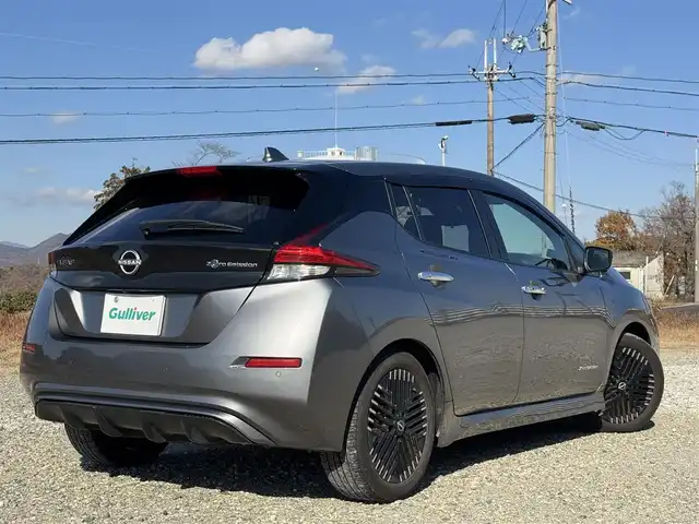 日産 リーフ X Vセレクション 兵庫県 2022(令4)年 1.7万km ダークメタルグレー 純正ナビ/アラウンドビューモニター/インテリジェントルームミラー/フルセグTV/Bluetooth接続可/プロパイロット/ふらつき警報/充電ケーブル有/全席シートヒーター/ビルトインETC2.0/ドライブレコーダー前後別タイプ