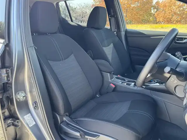 日産 リーフ X Vセレクション 兵庫県 2022(令4)年 1.7万km ダークメタルグレー 純正ナビ/アラウンドビューモニター/インテリジェントルームミラー/フルセグTV/Bluetooth接続可/プロパイロット/ふらつき警報/充電ケーブル有/全席シートヒーター/ビルトインETC2.0/ドライブレコーダー前後別タイプ