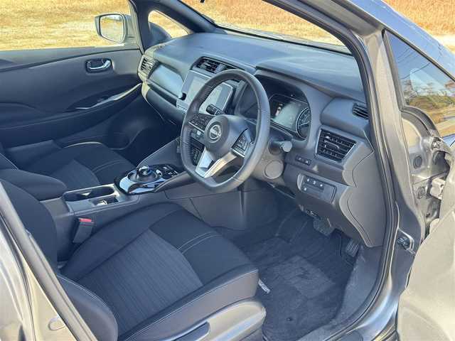 日産 リーフ X Vセレクション 兵庫県 2022(令4)年 1.7万km ダークメタルグレー 純正ナビ/アラウンドビューモニター/インテリジェントルームミラー/フルセグTV/Bluetooth接続可/プロパイロット/ふらつき警報/充電ケーブル有/全席シートヒーター/ビルトインETC2.0/ドライブレコーダー前後別タイプ