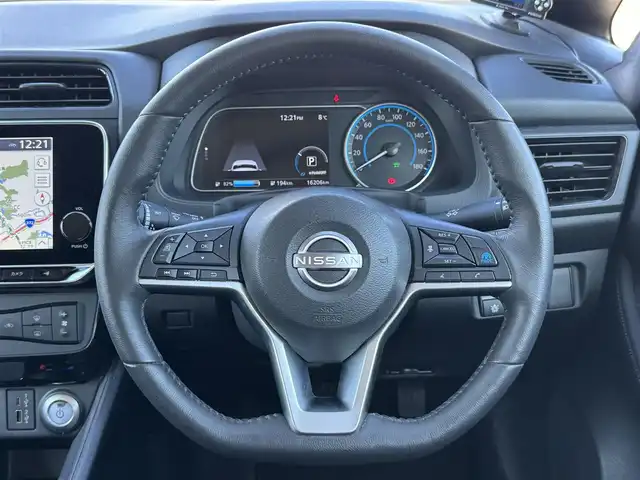 日産 リーフ X Vセレクション 兵庫県 2022(令4)年 1.7万km ダークメタルグレー 純正ナビ/アラウンドビューモニター/インテリジェントルームミラー/フルセグTV/Bluetooth接続可/プロパイロット/ふらつき警報/充電ケーブル有/全席シートヒーター/ビルトインETC2.0/ドライブレコーダー前後別タイプ