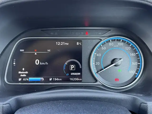 日産 リーフ X Vセレクション 兵庫県 2022(令4)年 1.7万km ダークメタルグレー 純正ナビ/アラウンドビューモニター/インテリジェントルームミラー/フルセグTV/Bluetooth接続可/プロパイロット/ふらつき警報/充電ケーブル有/全席シートヒーター/ビルトインETC2.0/ドライブレコーダー前後別タイプ