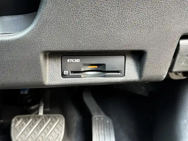 日産 リーフ X Vセレクション 兵庫県 2022(令4)年 1.7万km ダークメタルグレー 純正ナビ/アラウンドビューモニター/インテリジェントルームミラー/フルセグTV/Bluetooth接続可/プロパイロット/ふらつき警報/充電ケーブル有/全席シートヒーター/ビルトインETC2.0/ドライブレコーダー前後別タイプ