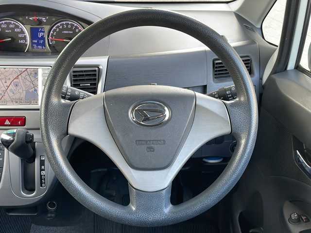 ダイハツ ムーヴ カスタム X 大阪府 2011(平23)年 10.2万km パールホワイトⅢ 純正ナビ/フルセグテレビ/バックカメラ/DVD再生有り/純正アルミホイール/純正フロアマット/プッシュスタート/ETC/ABS/ドアバイザー