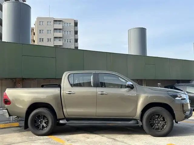 トヨタ ハイラックス Z 広島県 2021(令3)年 9.6万km オキサイドブロンズM 純正サマータイヤ有/禁煙車/純正ディーラーナビ　【NSZT-W68T】/(BT/SD/CD)/フルセグテレビ/バックカメラ/ダウンヒルアシストコントロール/クリアランスソナー/レーダークルーズコントロール/レーンキープアシスト/プリクラッシュ/アイドリングストップ/プッシュスタート/オートライト/純正LEDヘッドライト/ETC/ドラレコ【DC-DR652】