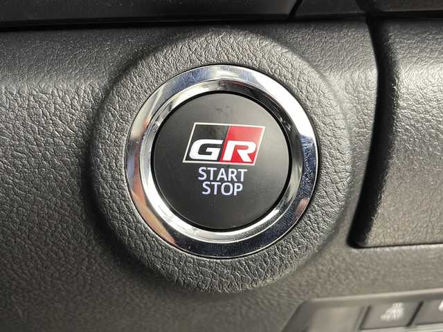 トヨタ ハイラックス Z GRスポーツ 道央・札幌 2024(令6)年 1.1万km プラチナホワイトパールマイカ ・４WD/ワンオーナー/・GRスポーツ/・GR専用(FバンパーOF・グリル)/・GRロゴ刺繍ハーフレザーシート/・GR専用ブラック18インチAW/・GR専用レッドキャリパー/・純正8インチディスプレイオーディオ/・全周囲カメラ/・トヨタセーフティセンス/・プリクラッシュセーフティ/・レーダークルーズコントロール/・レーンディパーチャーアラート/・クリアランスソナー&バックソナー/・LEDヘッドライト/オートハイビーム/・パドルシフト/・デジタルインナーミラー/・トノカバー/・純正エンジンスターター/・D席パワーシート/・スマートキー/・ETC