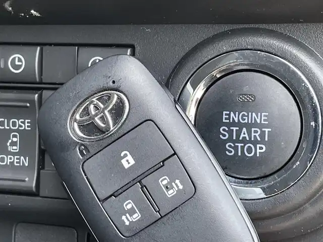 トヨタ ルーミー カスタムG－T 福岡県 2024(令6)年 0.8万km ブラックマイカメタリック モデリスタエアロ/スマートアシスト搭載/レーンキープアシスト/純正9インチディスプレイオーディオ/（BT/USB/FM/AM/AppleCarplay/AndroidAuto）/全周囲カメラ/ビルトインETC２．０/ステアリングスイッチ/ドライブレコーダー前後/社外デジタルインナーミラー/両側パワースライドドア/電動パーキングブレーキ/コーナーセンサー前後/純正フロアマット/純正アルミホイール/LEDライト/プッシュスタート/スマートキー/取扱説明書