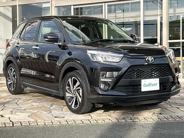 トヨタ ライズ Z 静岡県 2021(令3)年 1.9万km ブラックマイカメタリック 純正ディスプレイオーディオ/・Apple CarPlay/・Android Auto/・FM/AM/・フルセグTV/・USB/・Bluetooth/・iPod/主要装備/・オートライト/・LEDヘッドライト/・バックカメラ/・ドライブレコーダー/・コーナーセンサー/・運転席＋助手席シートヒーター/・アイドリングストップ/・レーダークルコン/・ＭＴモード付ＡＴ/・ＥＴＣ２．０/・サイドカーテンエアバッグ/・レーンキープアシスト/・スマートアシスト