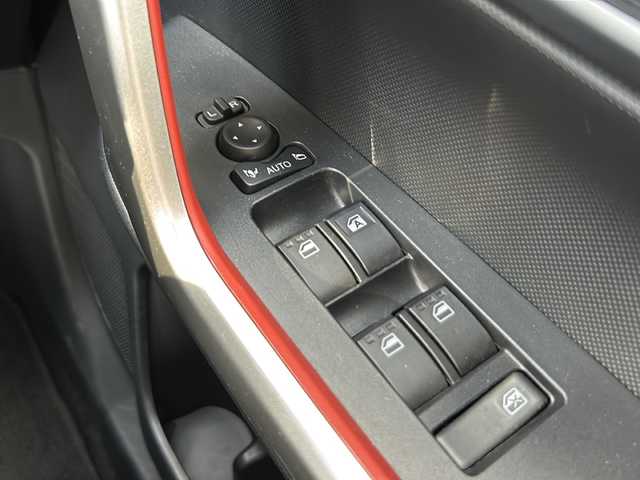 トヨタ ライズ Z 静岡県 2021(令3)年 1.9万km ブラックマイカメタリック 純正ディスプレイオーディオ/・Apple CarPlay/・Android Auto/・FM/AM/・フルセグTV/・USB/・Bluetooth/・iPod/主要装備/・オートライト/・LEDヘッドライト/・バックカメラ/・ドライブレコーダー/・コーナーセンサー/・運転席＋助手席シートヒーター/・アイドリングストップ/・レーダークルコン/・ＭＴモード付ＡＴ/・ＥＴＣ２．０/・サイドカーテンエアバッグ/・レーンキープアシスト/・スマートアシスト