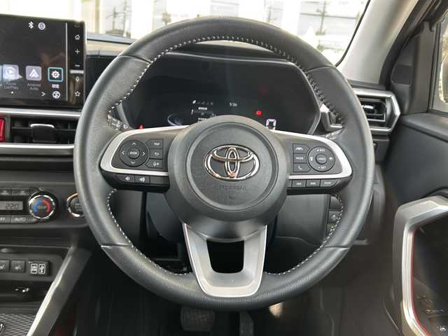 トヨタ ライズ Z 静岡県 2021(令3)年 1.9万km ブラックマイカメタリック 純正ディスプレイオーディオ/・Apple CarPlay/・Android Auto/・FM/AM/・フルセグTV/・USB/・Bluetooth/・iPod/主要装備/・オートライト/・LEDヘッドライト/・バックカメラ/・ドライブレコーダー/・コーナーセンサー/・運転席＋助手席シートヒーター/・アイドリングストップ/・レーダークルコン/・ＭＴモード付ＡＴ/・ＥＴＣ２．０/・サイドカーテンエアバッグ/・レーンキープアシスト/・スマートアシスト
