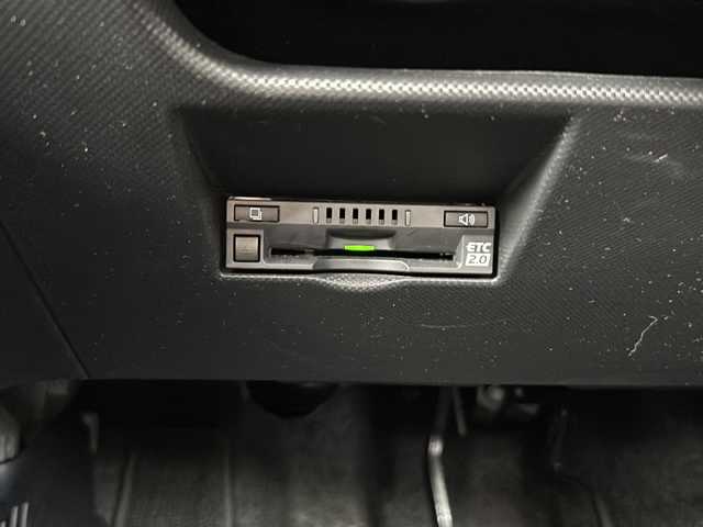トヨタ ライズ Z 静岡県 2021(令3)年 1.9万km ブラックマイカメタリック 純正ディスプレイオーディオ/・Apple CarPlay/・Android Auto/・FM/AM/・フルセグTV/・USB/・Bluetooth/・iPod/主要装備/・オートライト/・LEDヘッドライト/・バックカメラ/・ドライブレコーダー/・コーナーセンサー/・運転席＋助手席シートヒーター/・アイドリングストップ/・レーダークルコン/・ＭＴモード付ＡＴ/・ＥＴＣ２．０/・サイドカーテンエアバッグ/・レーンキープアシスト/・スマートアシスト