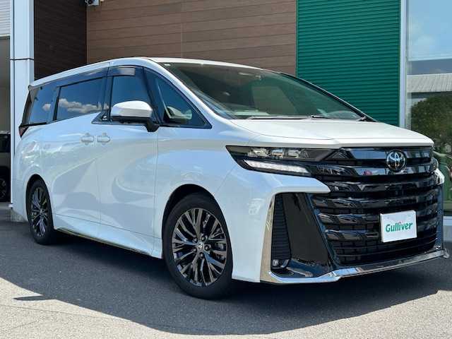 トヨタ ヴェルファイア Z プレミア 静岡県 2024(令6)年 2.1万km プラチナホワイトパールマイカ ワンオーナー/メーカー純正ディスプレイオーディオ＋ナビ/(フルセグ.Bluetooth.ミラキャスト)/左右独立ムーンルーフ/トヨタチームメイト/トヨタセーフティセンス/・プリクラッシュセーフティ/・レーダークルーズコントロール/・レーンキープアシスト/・オートマチックハイビーム/ヘッドアップディスプレイ/アドバンストパークスイッチ/バックカメラ/ブラインドスポットモニター/LEDオートライト/フォグ.リアフォグランプ/ヘッドアップディスプレイ/パドルシフト/茶革レザーシート/ビルトイン2.0ETC/1.2列目パワーシート・ベンチレーション/シートメモリ/両側パワースライドドア/前後ドライブレコーダー/パワーバックドア/デジタルインナーミラー/置くだけ充電器/スペアキー１/保障証/取扱説明書