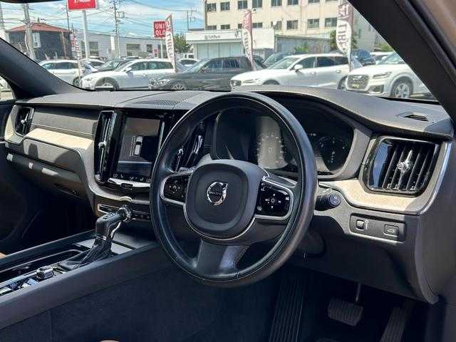 ボルボ ＸＣ６０ D4 AWD インスクリプション 埼玉県 2018(平30)年 6.9万km ルミナスサンドメタリック 茶革シート/ｈａｒｍａｎ／ｋａｒｄｏｎ/アダプティブクルーズコントロール/Ａｐｐｌｅ　Ｃａｒ　Ｐｌａｙ/純正HDDナビ/(Bluetooth/USB/CD/フルセグ)/全周囲カメラ/ヘッドアップディスプレイ/ブラインドスポットモニター/全席シートヒーター