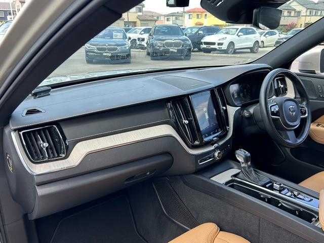 ボルボ ＸＣ６０ D4 AWD インスクリプション 埼玉県 2018(平30)年 6.9万km ルミナスサンドメタリック 茶革シート/ｈａｒｍａｎ／ｋａｒｄｏｎ/アダプティブクルーズコントロール/Ａｐｐｌｅ　Ｃａｒ　Ｐｌａｙ/純正HDDナビ/(Bluetooth/USB/CD/フルセグ)/全周囲カメラ/ヘッドアップディスプレイ/ブラインドスポットモニター/全席シートヒーター