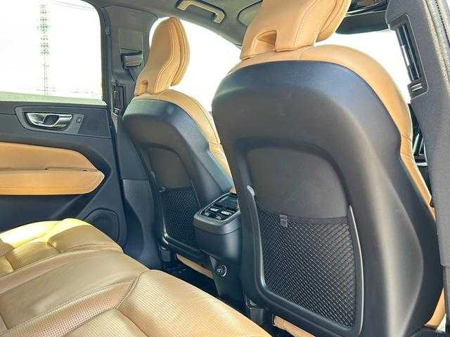 ボルボ ＸＣ６０ D4 AWD インスクリプション 埼玉県 2018(平30)年 6.9万km ルミナスサンドメタリック 茶革シート/ｈａｒｍａｎ／ｋａｒｄｏｎ/アダプティブクルーズコントロール/Ａｐｐｌｅ　Ｃａｒ　Ｐｌａｙ/純正HDDナビ/(Bluetooth/USB/CD/フルセグ)/全周囲カメラ/ヘッドアップディスプレイ/ブラインドスポットモニター/全席シートヒーター