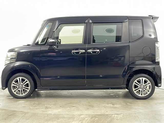 ホンダ Ｎ ＢＯＸ カスタム G Lパッケージ 道央・札幌 2015(平27)年 6.3万km スマートブラック ・4WD/・社外ナビ&DVD&CD&SD&BT&フルセグ/・左側パワースライドドア/・ETC/・社外前方ドライブレコーダー/・前席シートヒーター/・ドアミラーヒーター/・ステアリングスイッチ/・横滑り防止/・プッシュスタート/・HIDヘッドライト/・オートライト/・社外AW冬タイヤ積込