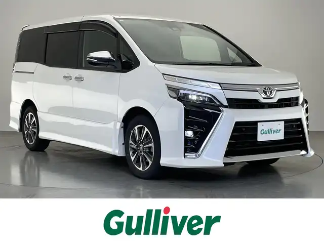 トヨタ ヴォクシー ZS 煌Ⅱ 愛知県 2020(令2)年 5.2万km ホワイトパールクリスタルシャイン 社外８型ナビ　社外後席モニター　３眼ＬＥＤ　禁煙車　両側パワスラ　フルセグＴＶ　バックカメラ　ＥＴＣ　ドラレコ　セーフティセンス　衝突軽減　レーンキープ　オートハイビーム　ＤＶＤ　クルコン　ＵＳＢ　シートバックテーブル　ロールサンシェード　アルパインフリップダウンモニター　プッシュスタート　スマートキー　純正アルミホイール　前後コーナーセンサー　純正フロアマット　後席エアコン　アイドリングストップ　オールシーズンタイヤ