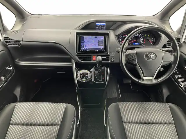 トヨタ ヴォクシー ZS 煌Ⅱ 愛知県 2020(令2)年 5.2万km ホワイトパールクリスタルシャイン 社外８型ナビ　社外後席モニター　３眼ＬＥＤ　禁煙車　両側パワスラ　フルセグＴＶ　バックカメラ　ＥＴＣ　ドラレコ　セーフティセンス　衝突軽減　レーンキープ　オートハイビーム　ＤＶＤ　クルコン　ＵＳＢ　シートバックテーブル　ロールサンシェード　アルパインフリップダウンモニター　プッシュスタート　スマートキー　純正アルミホイール　前後コーナーセンサー　純正フロアマット　後席エアコン　アイドリングストップ　オールシーズンタイヤ