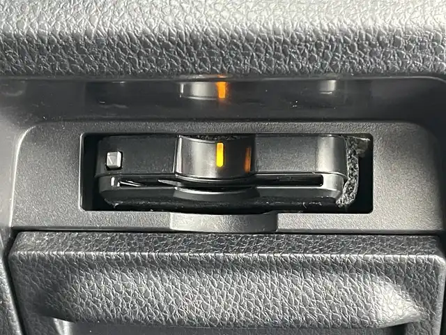 トヨタ ヴォクシー ZS 煌Ⅱ 愛知県 2020(令2)年 5.2万km ホワイトパールクリスタルシャイン 社外８型ナビ　社外後席モニター　３眼ＬＥＤ　禁煙車　両側パワスラ　フルセグＴＶ　バックカメラ　ＥＴＣ　ドラレコ　セーフティセンス　衝突軽減　レーンキープ　オートハイビーム　ＤＶＤ　クルコン　ＵＳＢ　シートバックテーブル　ロールサンシェード　アルパインフリップダウンモニター　プッシュスタート　スマートキー　純正アルミホイール　前後コーナーセンサー　純正フロアマット　後席エアコン　アイドリングストップ　オールシーズンタイヤ