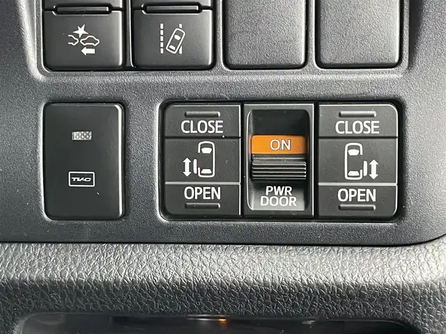 トヨタ ヴォクシー ZS 煌Ⅱ 愛知県 2020(令2)年 5.2万km ホワイトパールクリスタルシャイン 社外８型ナビ　社外後席モニター　３眼ＬＥＤ　禁煙車　両側パワスラ　フルセグＴＶ　バックカメラ　ＥＴＣ　ドラレコ　セーフティセンス　衝突軽減　レーンキープ　オートハイビーム　ＤＶＤ　クルコン　ＵＳＢ　シートバックテーブル　ロールサンシェード　アルパインフリップダウンモニター　プッシュスタート　スマートキー　純正アルミホイール　前後コーナーセンサー　純正フロアマット　後席エアコン　アイドリングストップ　オールシーズンタイヤ